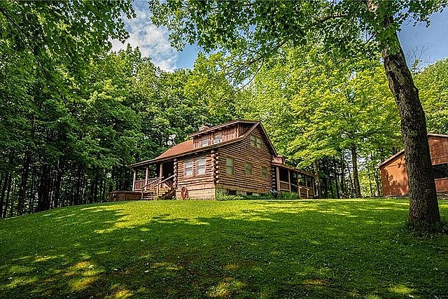Looking For A Log Cabin? Here Are 5 Amazing Options In Central New York